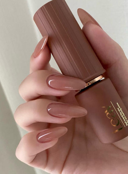 warm neutral nude nails. fall neutral nail ideas. fall nails almond gel acrylic